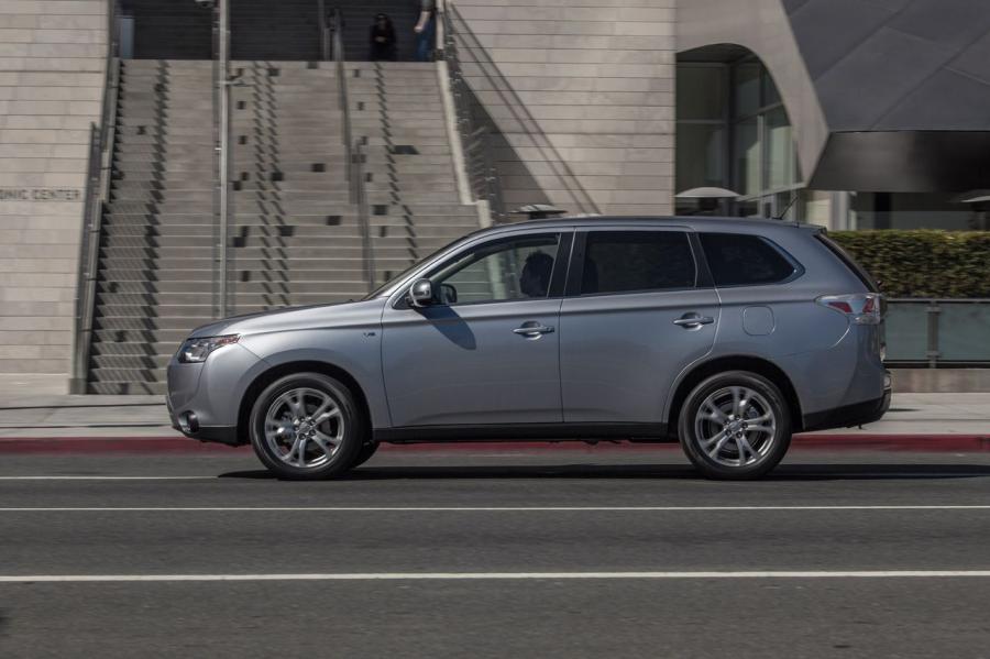  Mitsubishi Outlander 2014 года  (фото 91 из 136)